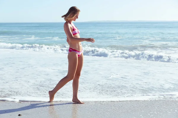 Attractive Blonde Caucasian Woman Enjoying Time Beach Sunny Day Walking — Stock Photo, Image