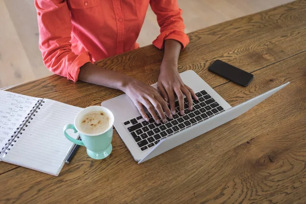 Mid Section Woman Spending Time Home Sitting Her Kitchen Using — Stock Photo, Image