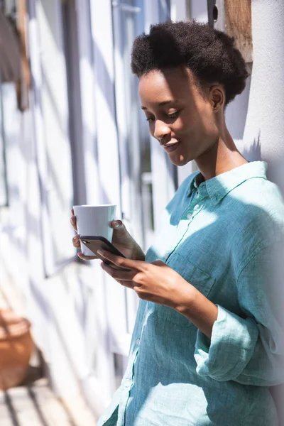 Mixed Race Woman Spending Time Home Standing Her Terrace Holding — Stock Photo, Image