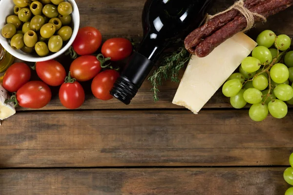 Vista Dall Alto Una Composizione Con Pezzi Pane Formaggio Salsiccia — Foto Stock