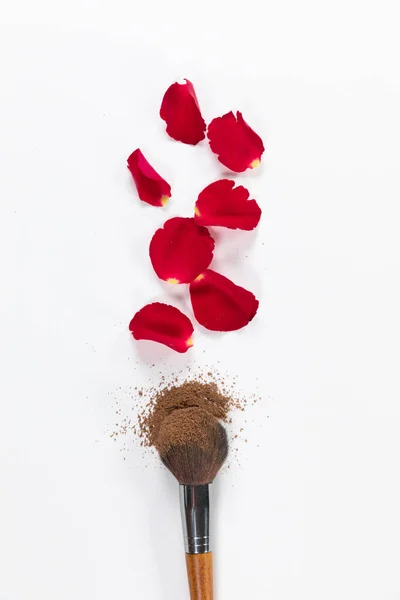 Close Top View Makeup Brush Covered Brown Powder Red Rose — Stock Photo, Image