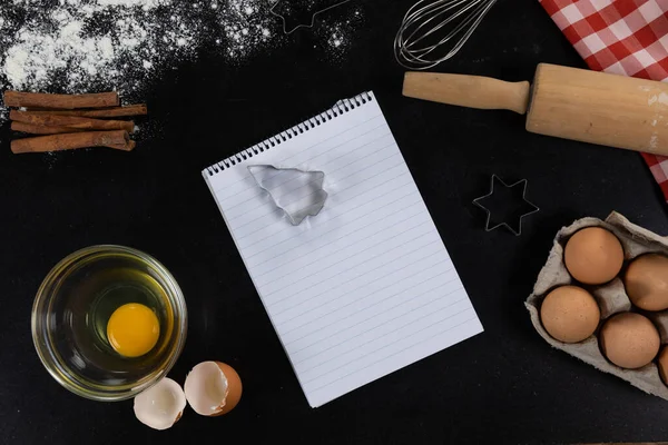 Vista Superior Una Página Vacía Del Cuaderno Con Ingredientes Preparados — Foto de Stock