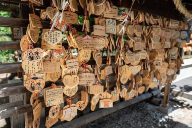  Ahşap plaka dua (ema) Osaka, Japonya.