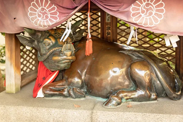 Statua Del Toro Bronzo Santuario Osaka Foto Stock Royalty Free