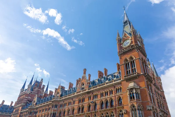 Buitenkant van King's Cross St. Pancras International Railways stat — Stockfoto