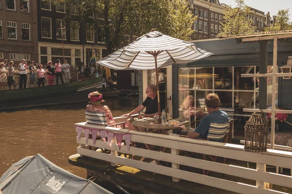 Amsterdam, Nederland-3 augustus 2013: een vintage kleurtoon pi — Stockfoto