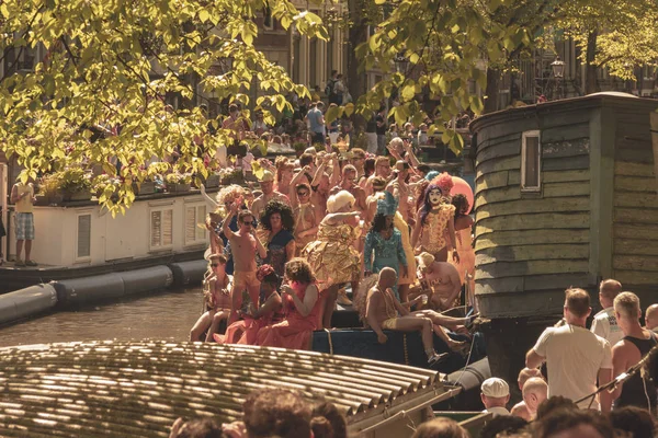 Amsterdam, Países Bajos - 3 de agosto de 2013: Un tono de color vintage pi — Foto de Stock