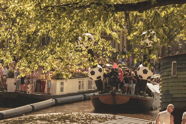 Amsterdam, Países Bajos - 3 de agosto de 2013: Un tono de color vintage pi — Foto de Stock