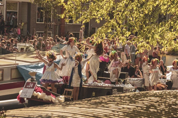 Amsterdam, Paesi Bassi - 3 agosto 2013: Un tono di colore vintage pi — Foto Stock