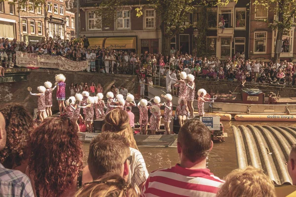 Amsterdã, Holanda - 3 de agosto de 2013: Um tom de cor vintage pi — Fotografia de Stock