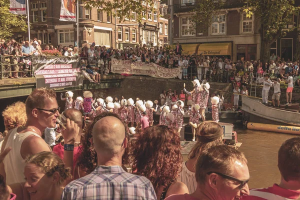 Amsterdam, Países Bajos - 3 de agosto de 2013: Un tono de color vintage pi —  Fotos de Stock
