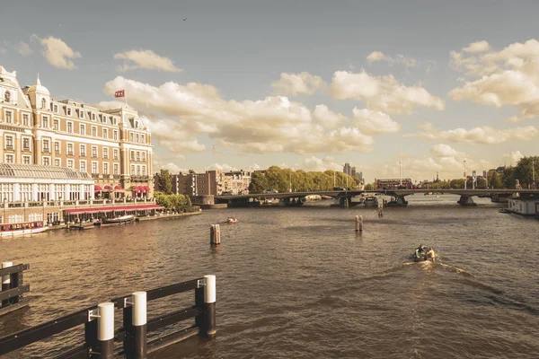 Amsterdam, Nizozemsko-3. srpna 2013: ročník A barevný tón pí — Stock fotografie