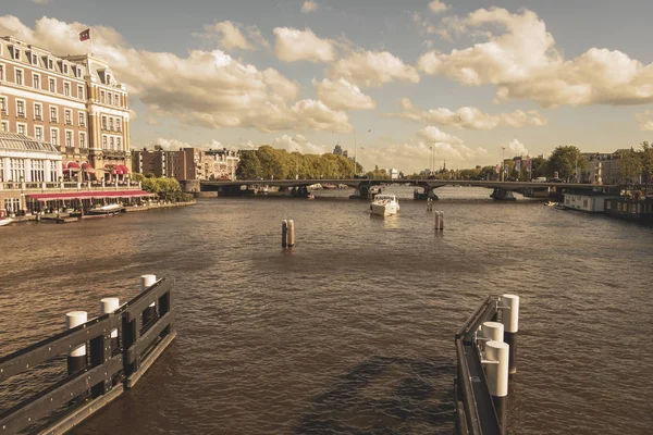 Амстердам, Нидерланды - 3 августа 2013: винтажный тон цвета пи — стоковое фото