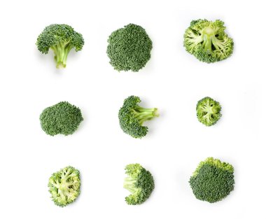 Beyaz arka plan üzerinde izole brokoli. Brokoli bakış beyaz üzerine kapatın.