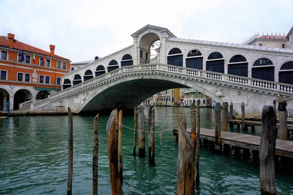 Most Rialto nebo Ponte di Rialto v Benátkách — Stock fotografie