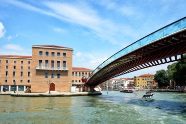 Ponte della costituzione Venedik