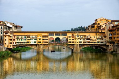 Arno Nehri üzerinde Ponte Vecchio