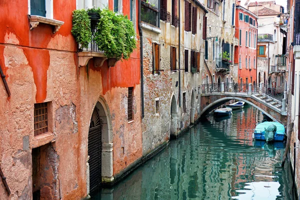 威尼斯狭窄的运河 — 图库照片