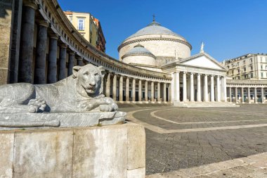 Piazza del plebiscito Napoli
