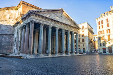 Roma'da Pantheon cephe