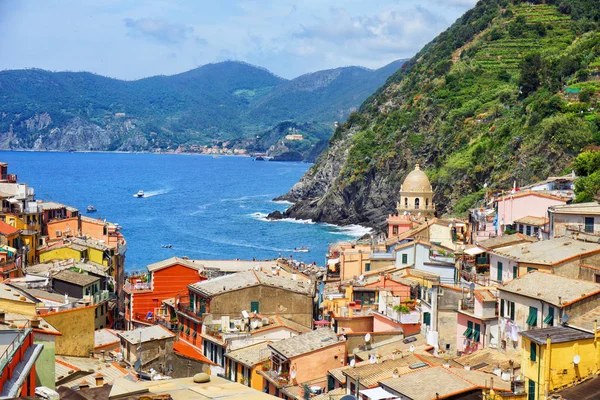 Kasaba Vernazza Cinque Terre içinde