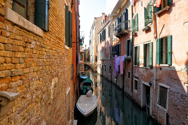 Kleurrijke Venetiaans kanaal — Stockfoto