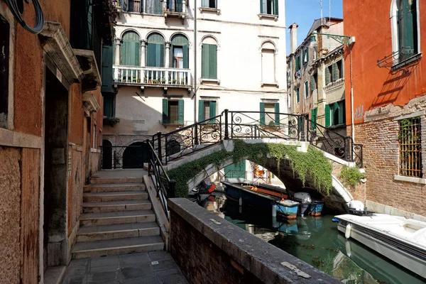 Colorful Venetian houses — Stock Photo, Image