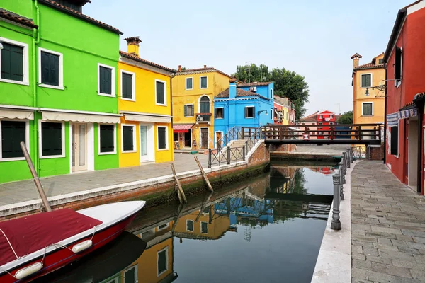 Casas coloridas en Burano — Foto de Stock