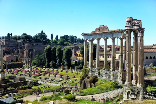 Храм Веспасиана и Тита в Риме — стоковое фото