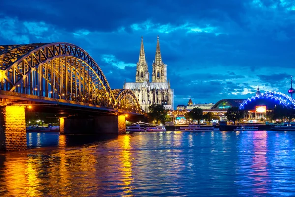 Cathédrale d'eau de Cologne la nuit — Photo