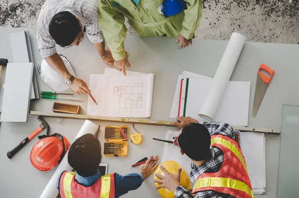 Vista Superior Grupo Coordenador Técnico Arquiteto Que Planeja Sobre Plano — Fotografia de Stock