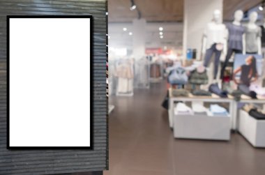 boş vitrin Billboard veya reklam ışık kutusu metin mesajı veya medya içeriği bulanık görüntü popüler kadın moda giysi mağazası vitrinde Alışveriş Merkezi, ticari, pazarlama kavramı