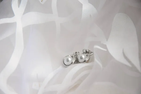 Une paire de belles boucles d'oreilles en perles Images De Stock Libres De Droits