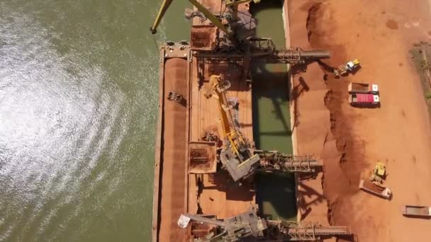 Industriefrachthafen Mit Arbeitskränen Der Donau Luftaufnahme — Stockvideo