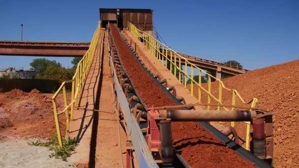 Conveyor Belt Transporting Ore Manufacturing Plant — Stock Video