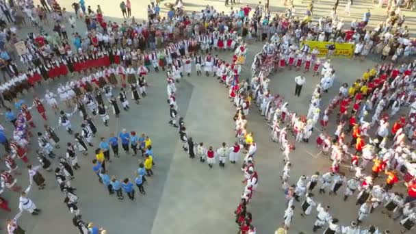 Tulcea 罗马尼亚 8月08日 友谊舞蹈 空中风景 在国际民俗节日为儿童和青年时期 金黄鱼在2018年8月08日在 Tulcea 罗马尼亚 — 图库视频影像