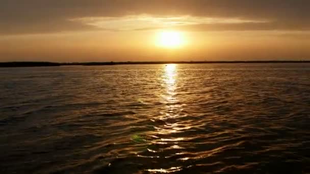 多瑙河三角洲湖上美丽的日出 — 图库视频影像