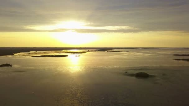 Ein Schöner Sonnenaufgang Über Einem See Donaudelta Luftaufnahme — Stockvideo