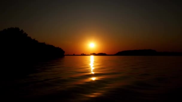 ドナウ川に沈む夕日 — ストック動画