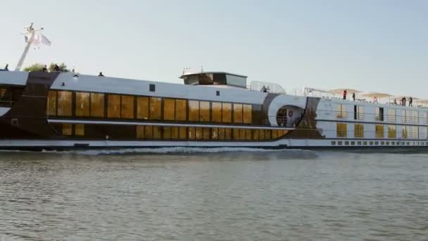 Donaudeltat Rumänien September 2019 Kryssningsfartyg Floden Donau — Stockvideo