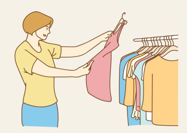 Kadın chosing giysi, moda consept.