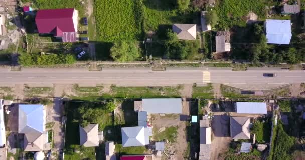 Uitzicht op het dorp Saty vanaf een hoogte. — Stockvideo