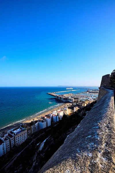 Pohled Přístav Výletní Parník Castillo Santa Barbara Alicante Španělsko — Stock fotografie