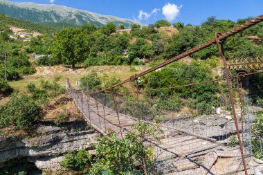 Viosa, Arnavutluk nehir üzerinde eski köprü görünümü