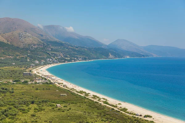 Vue sur la plage de Borsh en Albanie . — Photo