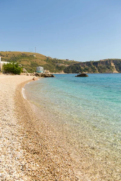 Pohled na Borsh Beach v Albánii. — Stock fotografie