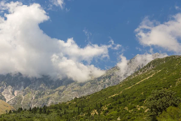Γραφικό τοπίο στο βουνό Cikes, Λογαρά Pass, Αλβανία — Φωτογραφία Αρχείου