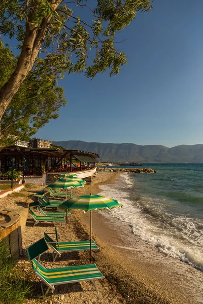 Vue de la plage sur la côte, près de Wlora, Albanie . — Photo