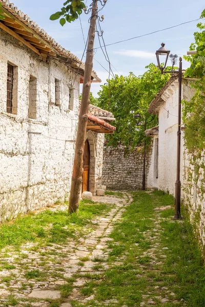 Berat Albania Junho 2014 Estreito Ruas Paralelepípedos Cidade Histórica Berat — Fotografia de Stock