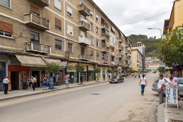 무게, 알바니아의 새로운 도시의 거리. — 스톡 사진